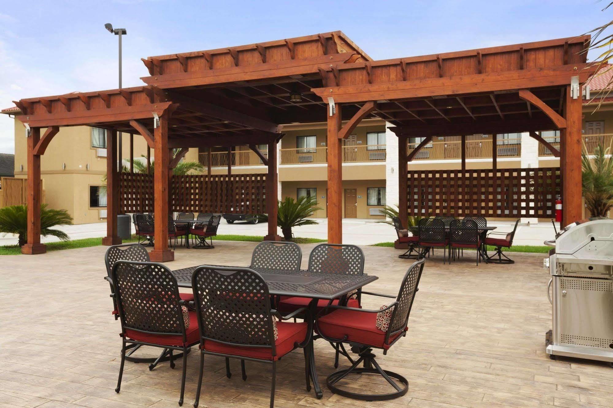 Days Inn & Suites By Wyndham Houston North-Spring Westfield Exteriér fotografie