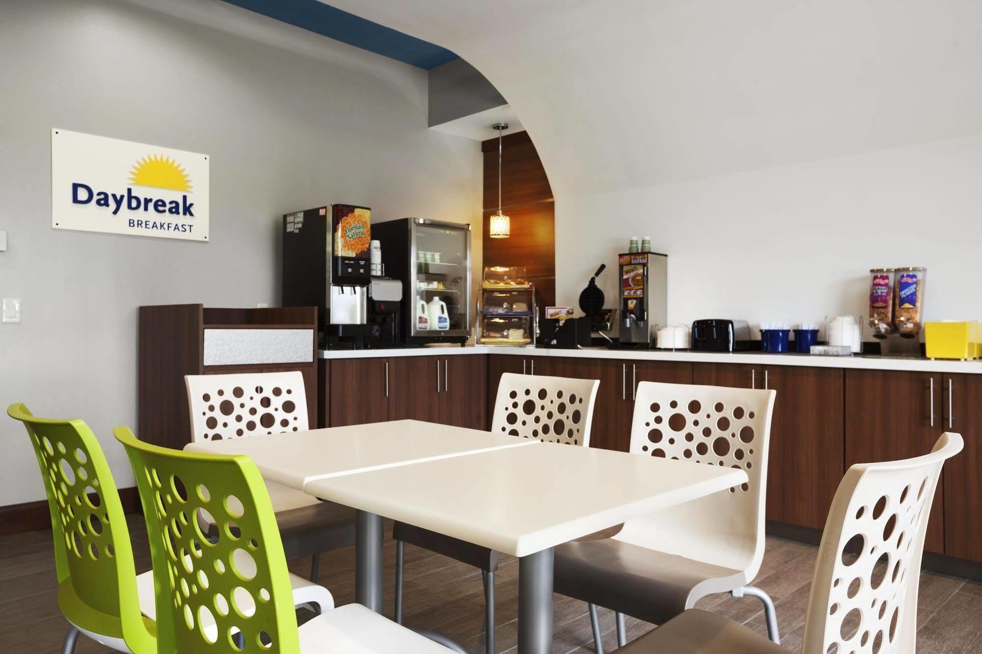 Days Inn & Suites By Wyndham Houston North-Spring Westfield Exteriér fotografie
