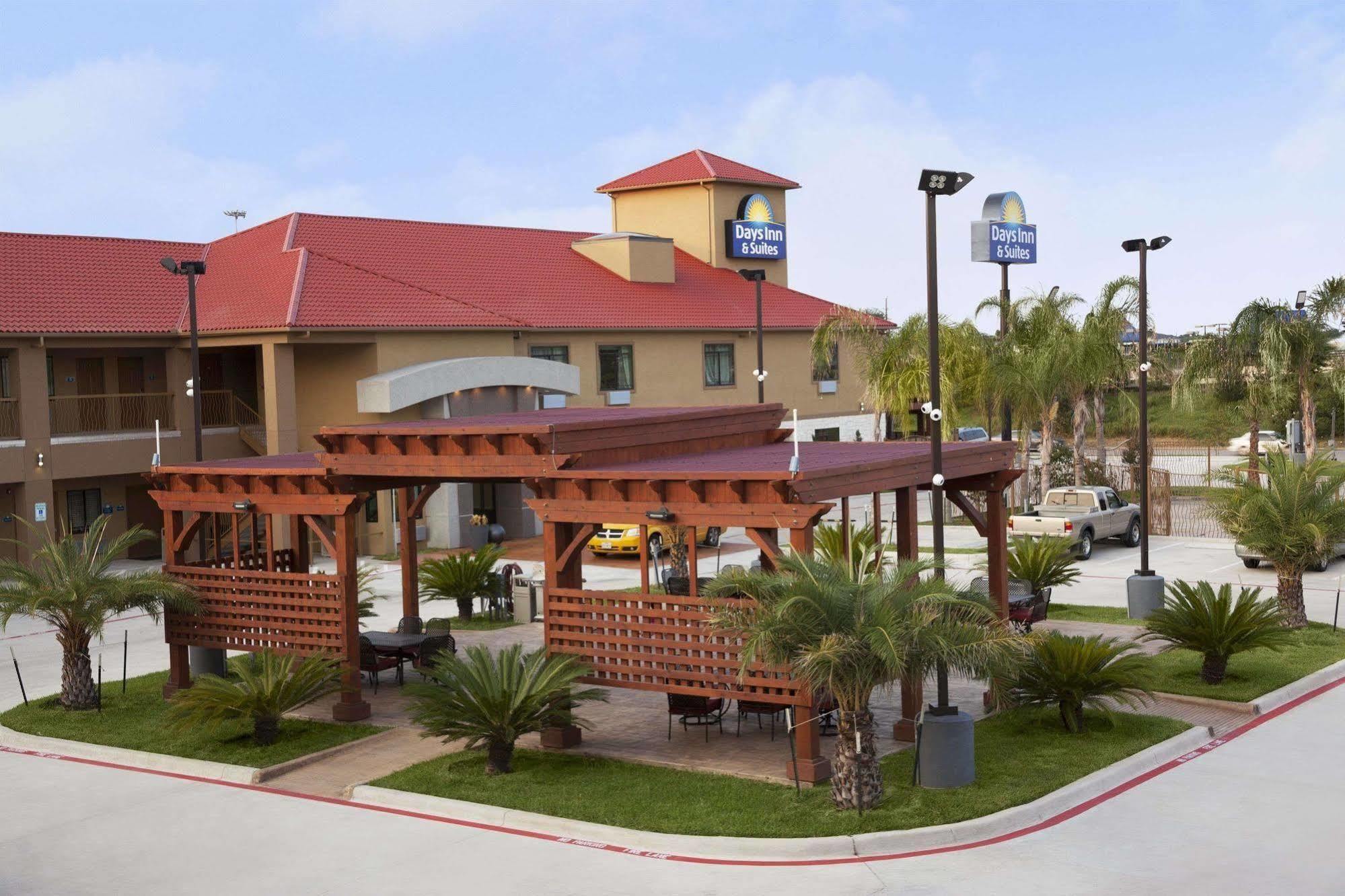 Days Inn & Suites By Wyndham Houston North-Spring Westfield Exteriér fotografie